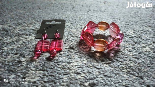 Rózsaszín gumis bizsu karkötő fülbevalóval