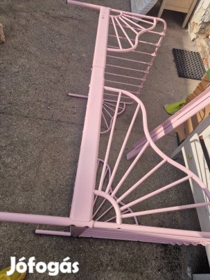 Rozsaszín kis vas gyerekágy max 8 éves korig