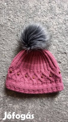 Rózsaszín kötött bojtos sapka