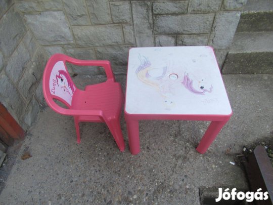 Rózsaszín műanyag gyerekasztal+1 kisszék