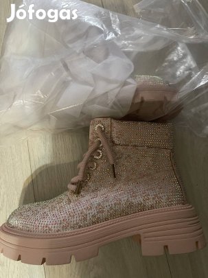 Rozsaszin strasszos bakancs 39