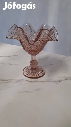 Rózsaszín üveg kehely