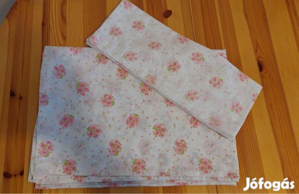 Rózsaszín virágmintás ágynemű