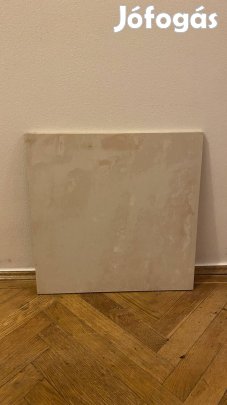 Rózsaszínes krém és mély rózsaszín márvány mintázatú csempe