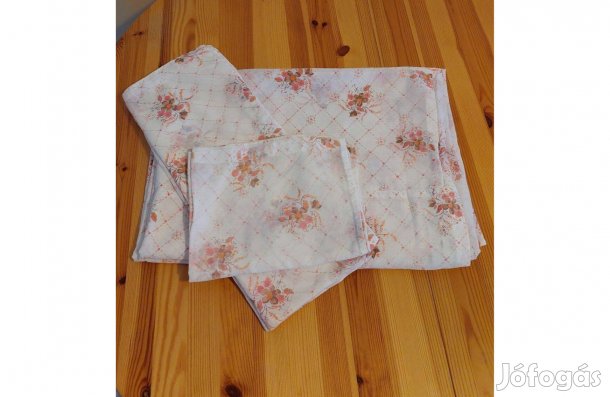 Rozsdabarnás virágmintás ágynemű szett