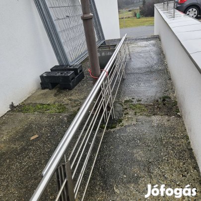 Rozsdamentes acél lépcsőkorlátok.