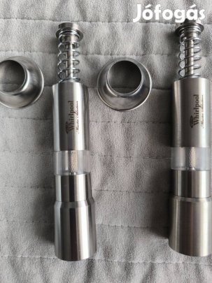 Rozsdamentes acélból készült - kézi bors és sóőrlő készlet 2 db eladó!