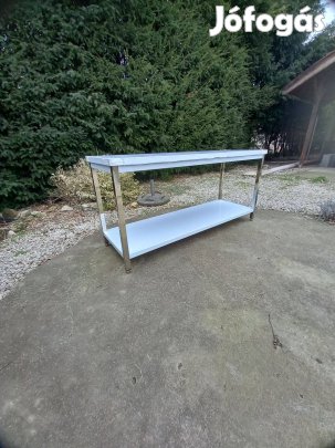 Rozsdamentes asztal
