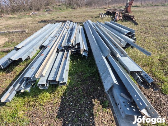 Rozsdamentes csarnokelem