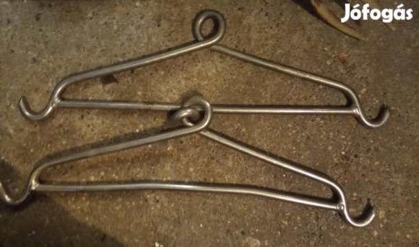 Rozsdamentes hentes vállfa