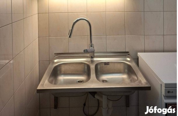 Rozsdamentes kétmedencés mosogató csapteleppel