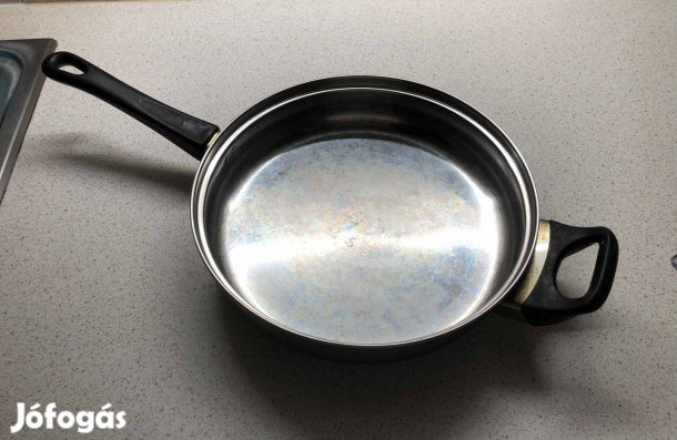 Rozsdamentes serpenyő 25cm