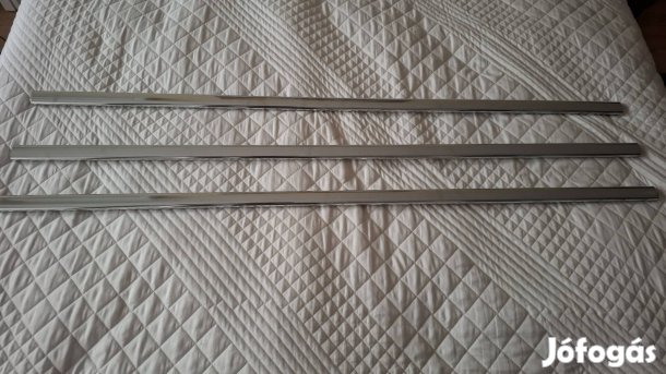 Rozsdamentes új ruhásrúd szekrénybe 