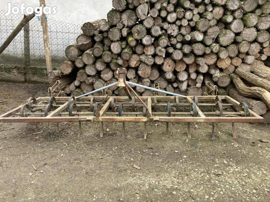 Rugóskapa rögtörővel