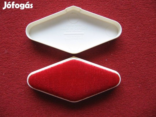 Ruhafelület tisztító, piros bársony