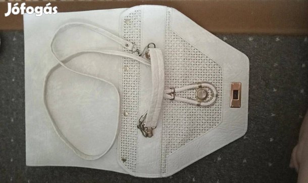 Ruhák táska vegyese 2000 Ft/db áron eladók