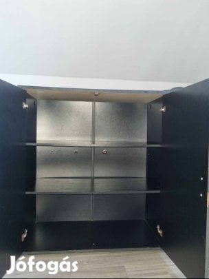 Ruhás szekrény 