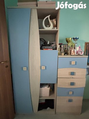 Ruhásszekrény