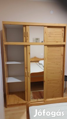 Ruhásszekrény - tolóajtós - tükrös - polcos - akasztós