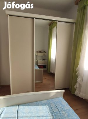 Ruhásszekrény+opcionálisan vehető franciaágy éjjeliszekrény,polc+matra