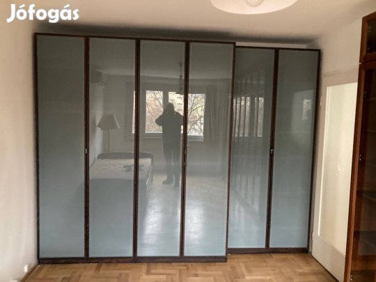 Ruhásszekrények, akasztós és polcos, kifogástalan állapotban