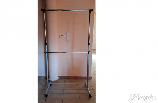 Ruhatartó állvány (fém, állítható.)