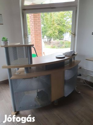 Ruházati bolt komplett berendezése eladó