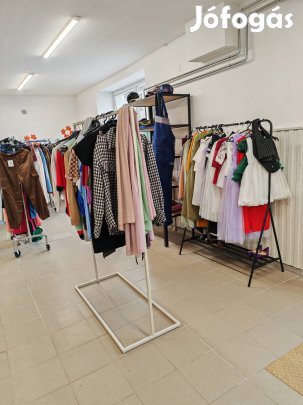 Ruházati üzlet árukészlete eladó 