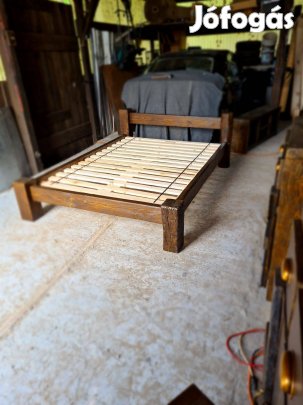 Rusztikus barna fenyőágy, fenyő ágykeret, 140x200 cm fa matractartóval