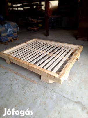 Rusztikus barna fenyőágy, fenyő ágykeret, 160x200 cm fa matractartóval