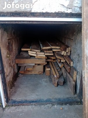 Rusztikus fa deszkák egyedi burkolatnak