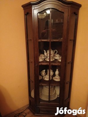 Rusztikus fa vitrinszekrény