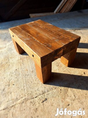 Rusztikus tömör fenyő fa dohányzóasztal, gerendából készült