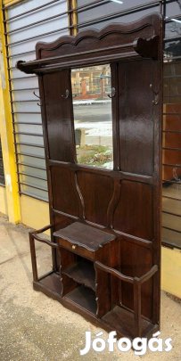 Rusztikus tükrös előszobafal