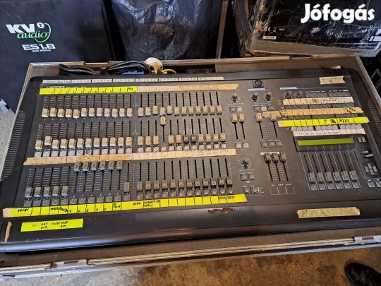 SGM Studio 12/24 DMX512 Pult konténerezve