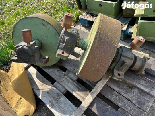 SKF csapágyazott tengely és acélkerék (450 mm átmérő) eladó