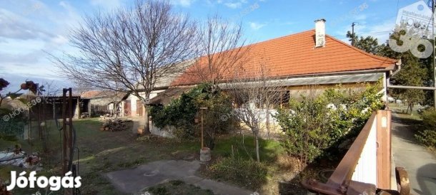 SOLTVADKERTEN, 3 SZOBÁS, RÉSZBEN FELÚJÍTOTT CSALÁDI HÁZ ELADÓ!