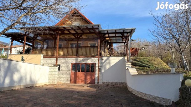 SOMOGYI LANKÁK KÖZT MEGBÚVÓ LAKÓHÁZ SÁGVÁRON