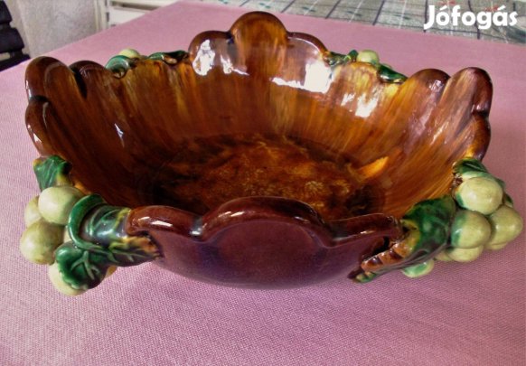 ST. Peter Graz nagyon ritka majolika tál. 3D-s díszítéssel