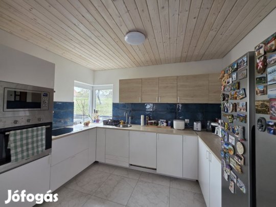 SUKORÓN VELENCEI-TÓRA ÖRÖK PANORÁMÁS INGATLAN ELADÓ