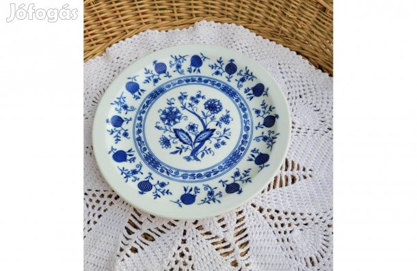 SW Bavaria hagymamintás, hullámos szélű porcelán kistányér