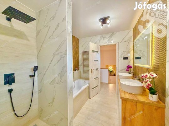 SZERELEM ELSŐ LÁTÁSRA