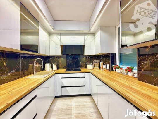 SZERELEM ELSŐ LÁTÁSRA