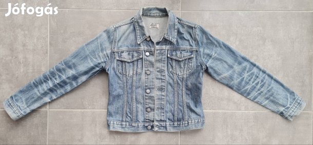 S-es (kisebb M-es) használt állapotú farmerkabát.
