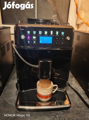 Saeco Xelsis SM7580 érintőkijelzős automata daralós kavéfőző 