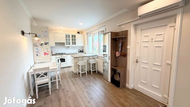 Ságvári kertvárosban 64 nm-es 2+ nappalis lakás+garázzsal kis kerttel