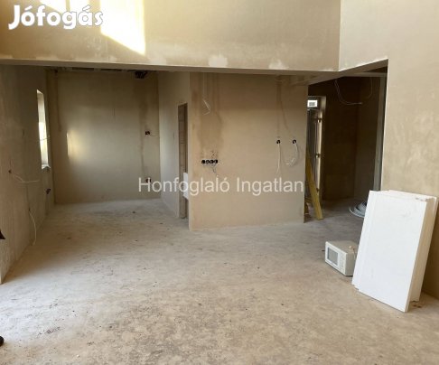 Ságvári kertvárosban új építésű, prémium kivitelezésű családi ház