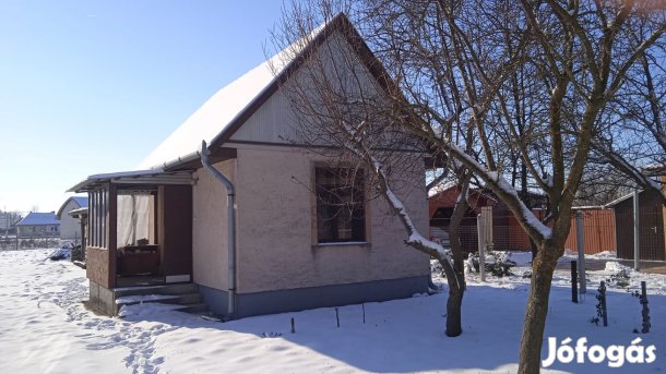 Saját otthon 20 percre Debrecentől  egy garázs áráért