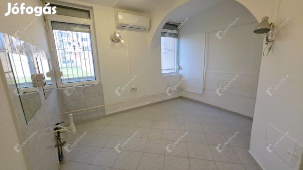 Sajószentpéteren lakásból kialakitott 31 nm-es üzlethelyiség eladó