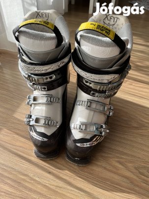 Salamon női síbakancs 25-ös.